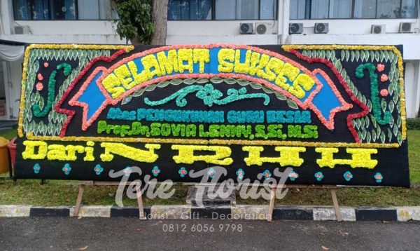 bunga papan gandeng ucapan selamat dan sukses