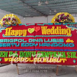 Papan Bunga Gandeng 2 Mahkota Bunga Segar