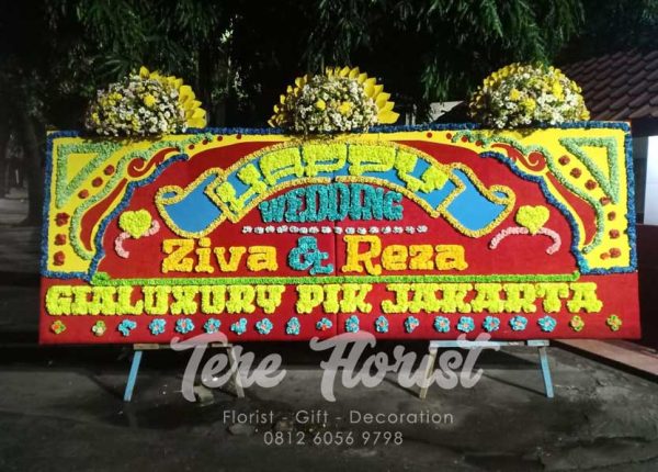 karangan papan bunga gandeng dengan tambahan 3 mahkota bunga segar