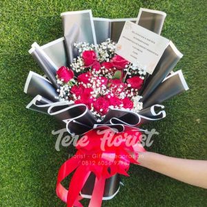 Buket Bunga Mawar Merah Ucapan Selamat Sukses