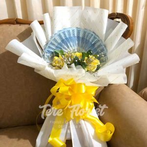 Buket Uang 50 Ribu Campur Bunga Segar