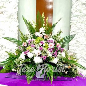 rangkaian bunga meja altar