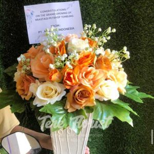 bunga meja plastik ucapan selamat atas pembukaan usaha baru