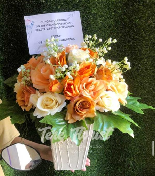 bunga meja plastik ucapan selamat atas pembukaan usaha baru