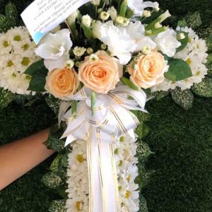 karangan bunga salib ucapan turut berdukacita