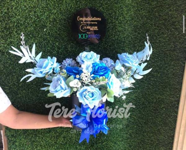 bunga meja ucapan selamat dengan bahan bunga artificial