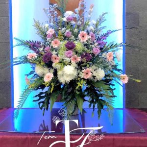rangkaian bunga meja altar dengan bahan bunga segar