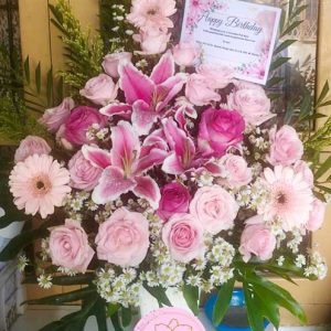 bunga meja ucapan selamat ulang tahun dengan bunga segar
