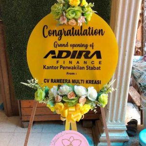 papan bunga akrilik ucapan selamat dengan latar kuning