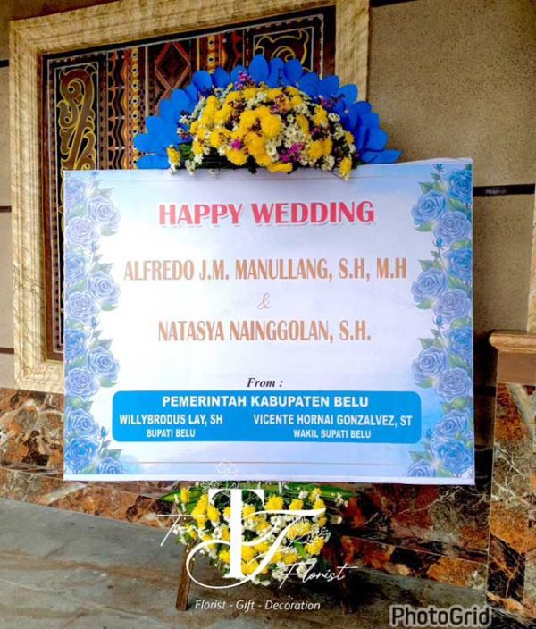 karangan bunga papan printing happy wedding