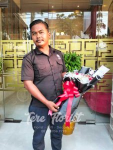 pelanggan-buket-bunga-mawar