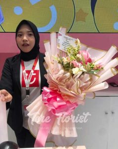 pelanggan-buket-bunga-segar