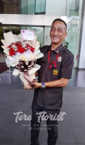 pelanggan-buket-mawar