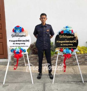 pelanggan-bunga-papan-akrilik