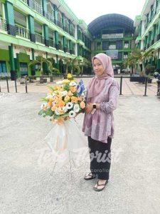 pelanggan-standing-flower