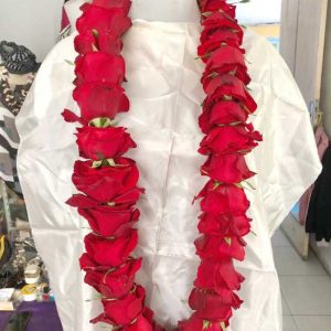 Bunga Kalung Mawar Merah