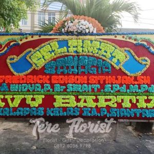 papan bunga gandeng dengan paduan 1 mahkota bunga artificial