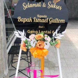 papan bunga akrilik ucapan selamat dan sukses warna hitam