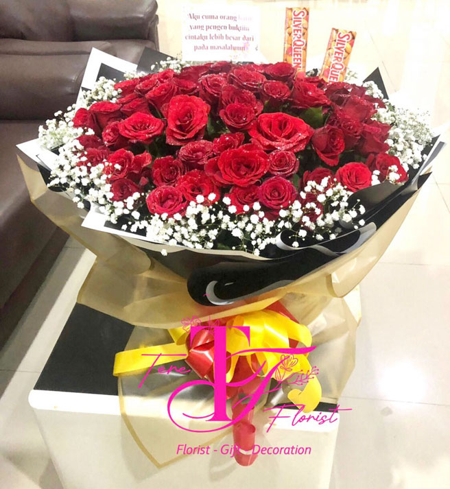 Buket Bunga Mawar Merah Segar - 009