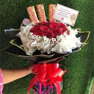 Buket Bunga Mawar Merah dan Coklat SilverQueen Happy Birthday