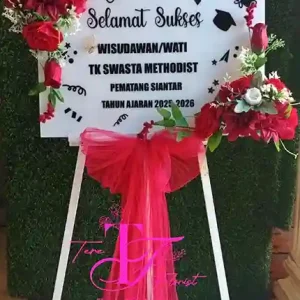 bunga papan akrilik wisuda