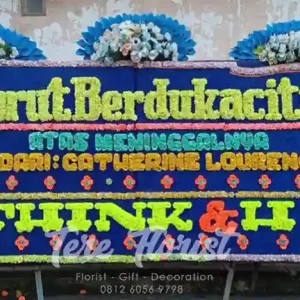 Bunga Papan Gandeng 3 Mahkota Artificial