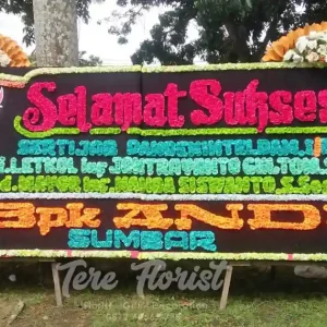 Papan Bunga Gandeng Selamat Sukses 2 Mahkota Artificial