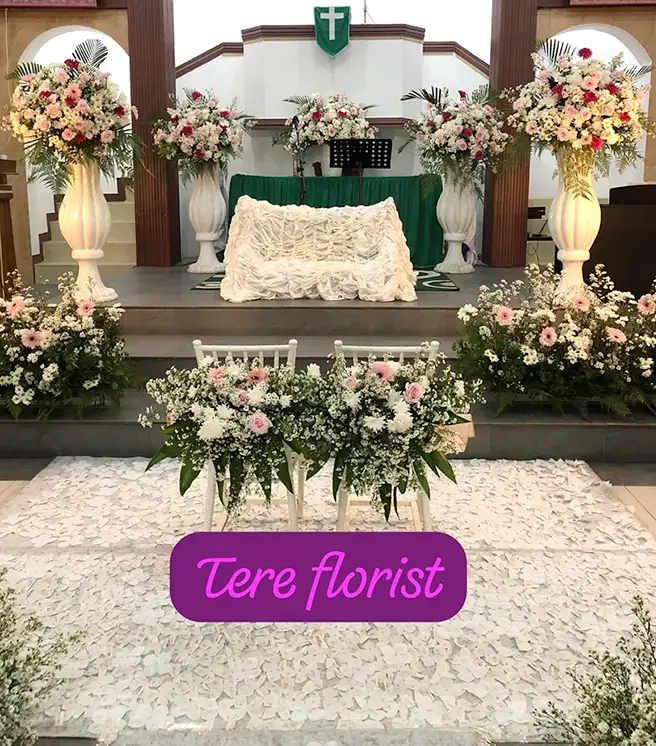 Dekorasi Altar Gereja untuk Pernikahan