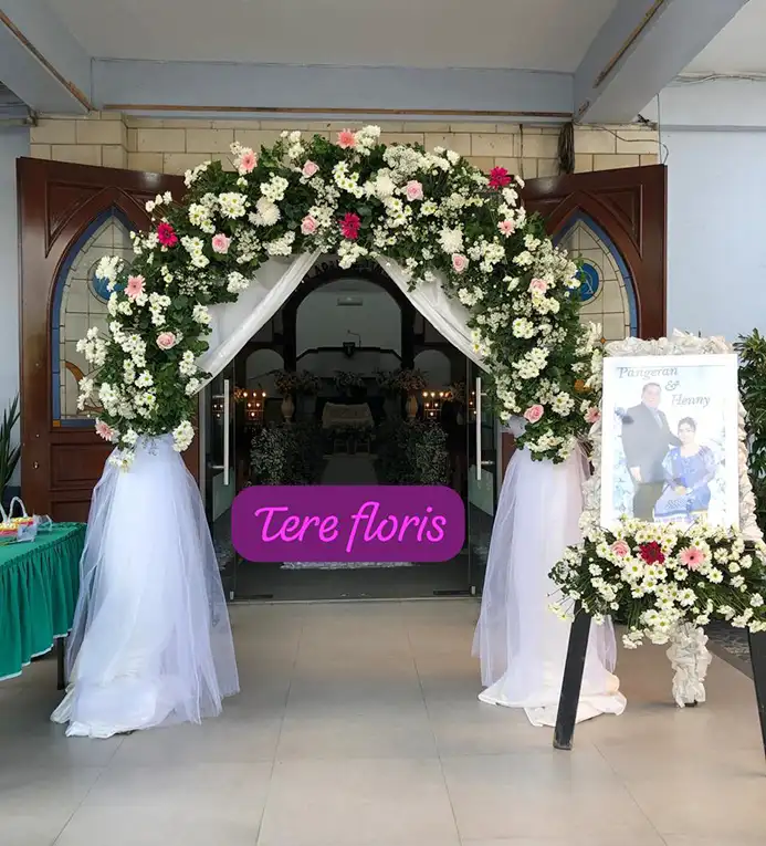 Wedding Gate di Gereja
